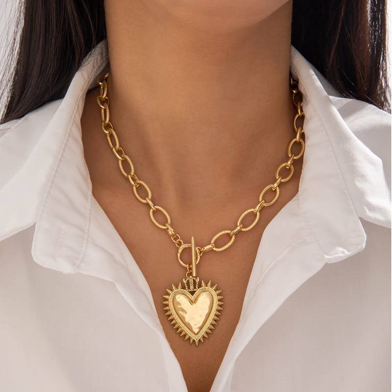 SPIKED HEART CHUNKY NECKLACE